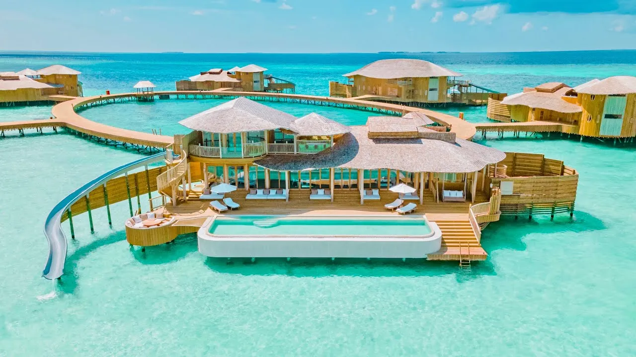 luxury travel experiencies maldives